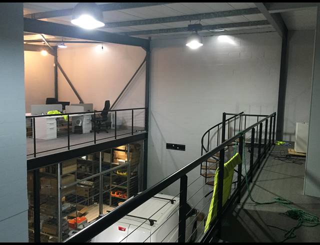 290M² WAREHOUSE RENTED IN WESTLAKE